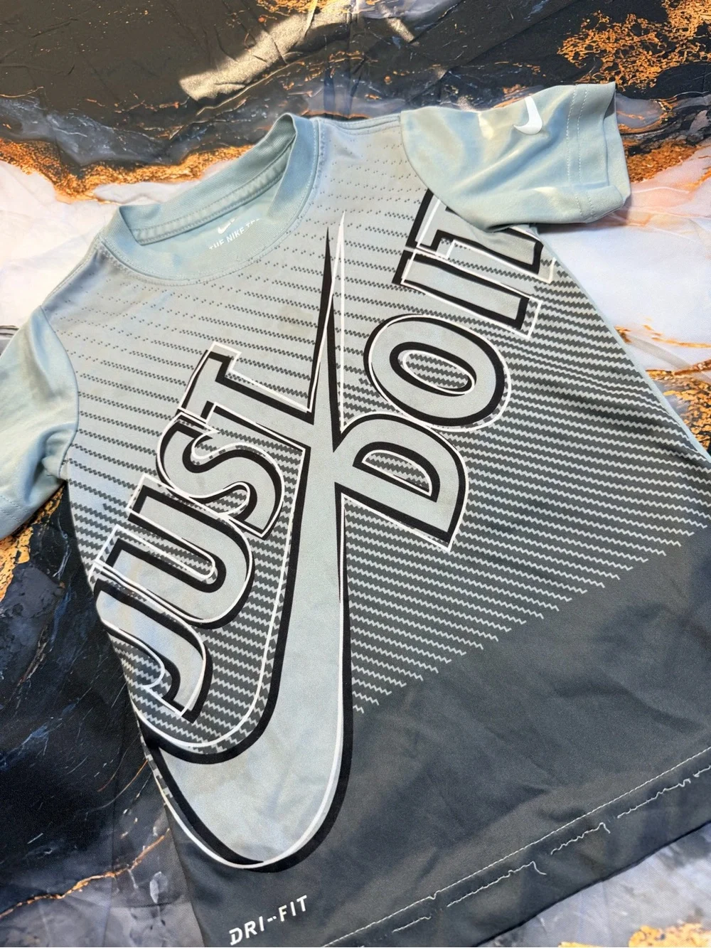 The Nike Tee size XS 3-4 years
